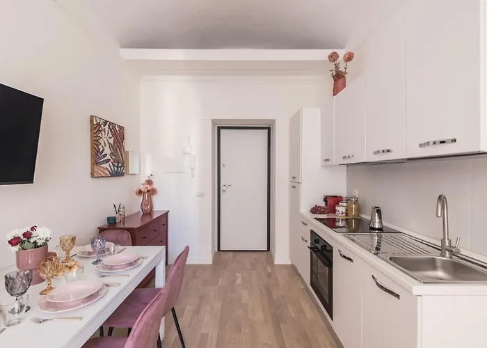 The Rent - Modern Two-bedroom Near Termini Appartement
