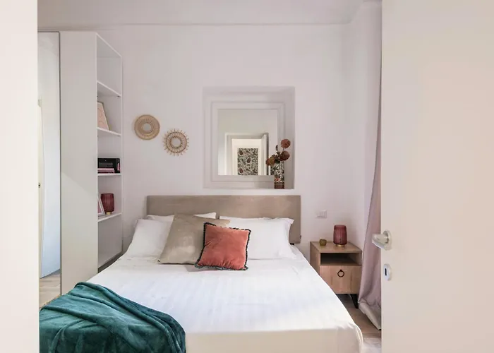 The Rent - Modern Two-bedroom Near Termini *