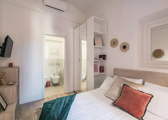 The Rent - Modern Two-bedroom Near Termini Appartement